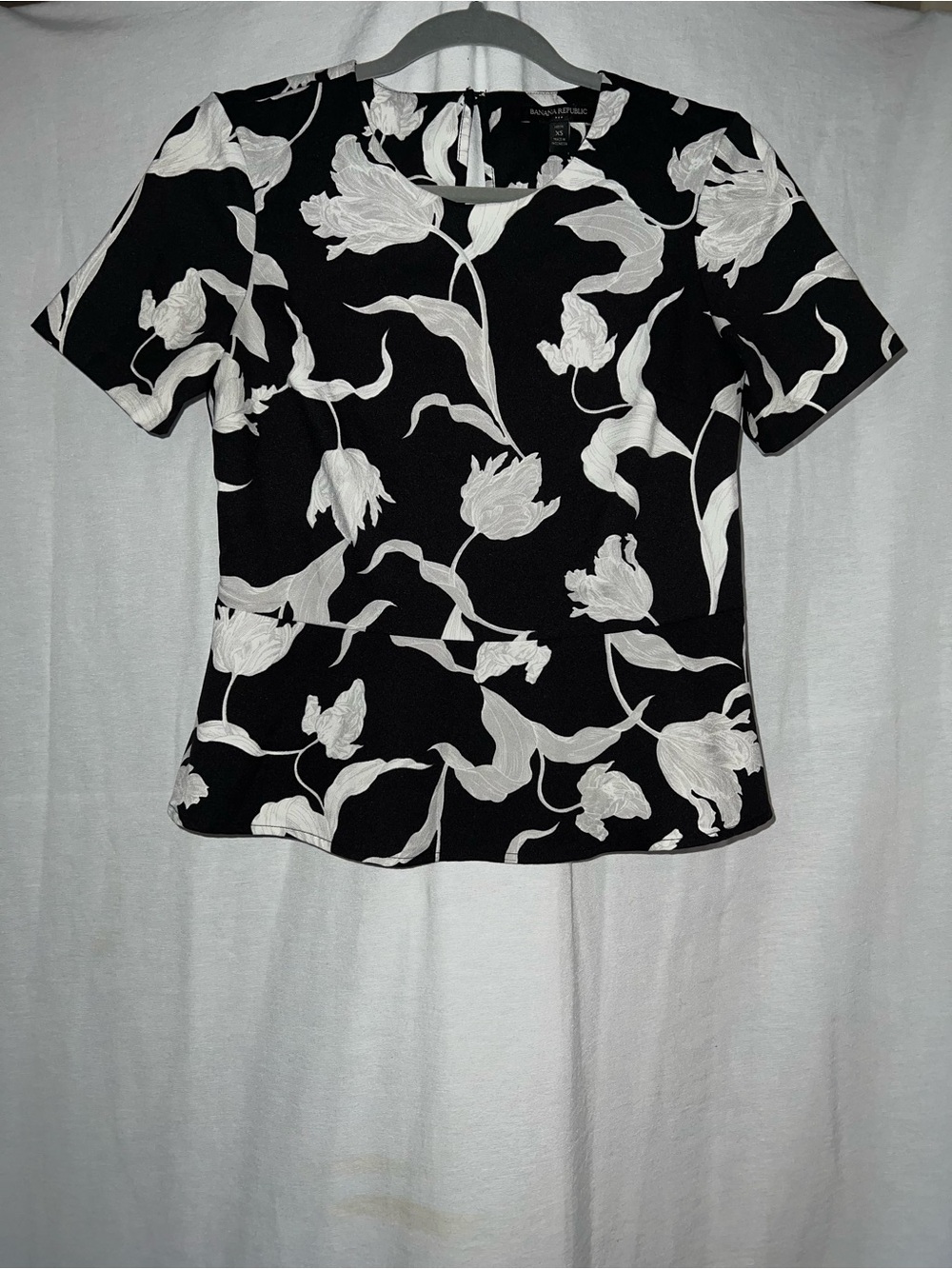 Banana Republic Black & White Floral Peplum Top XS